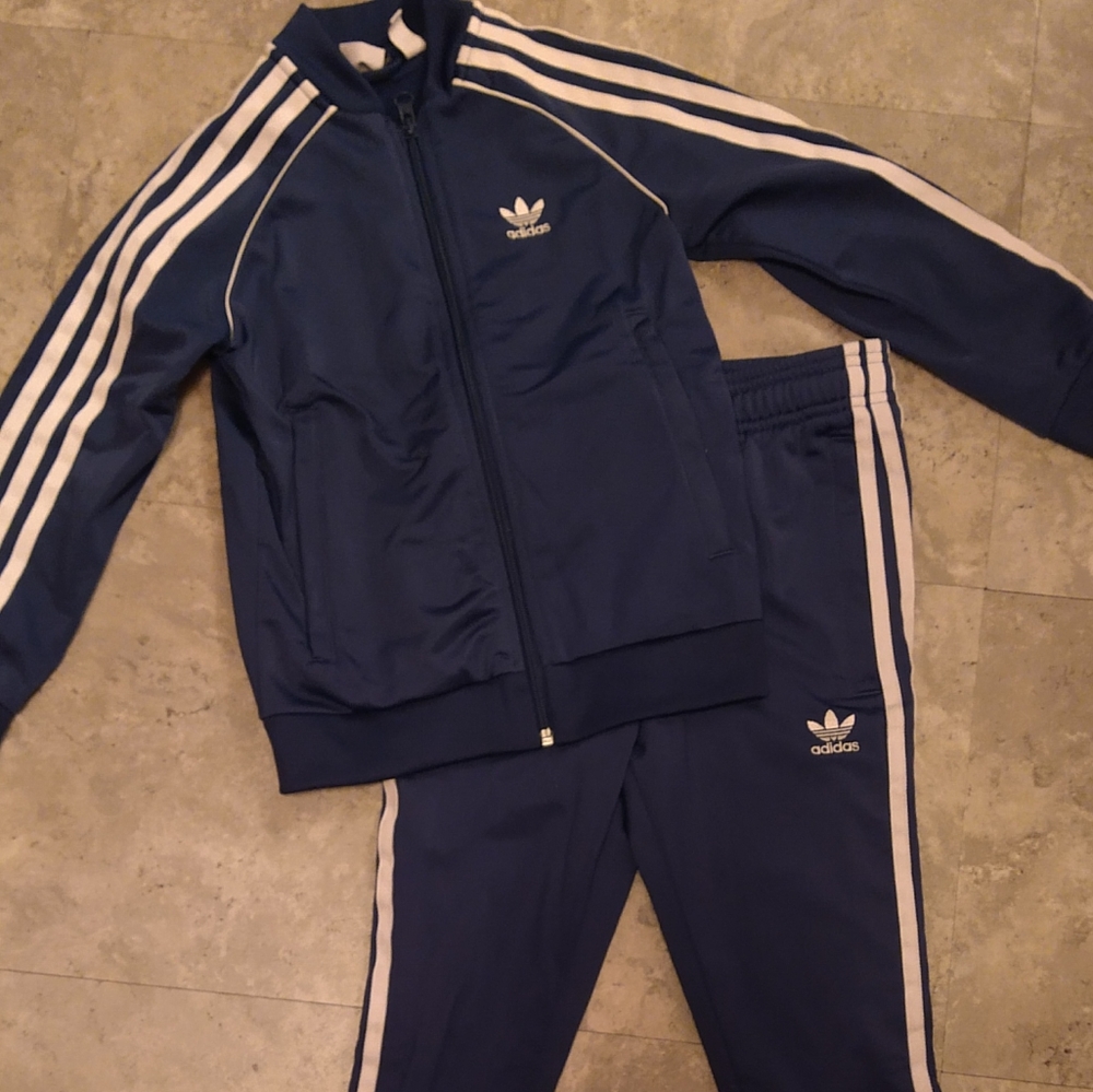 Adidas boys track suit 6/7 Navy Blue